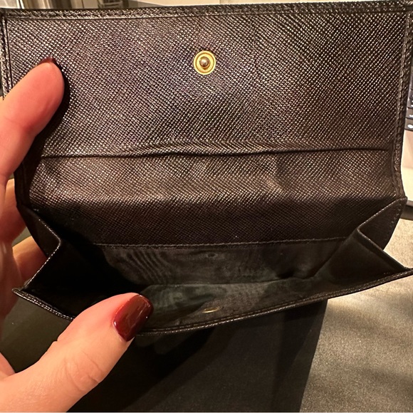 Vintage Prada Bi-Fold Saffiano Women’s Black Leather/Nylon Wallet (Model M172) - Picture 7 of 11